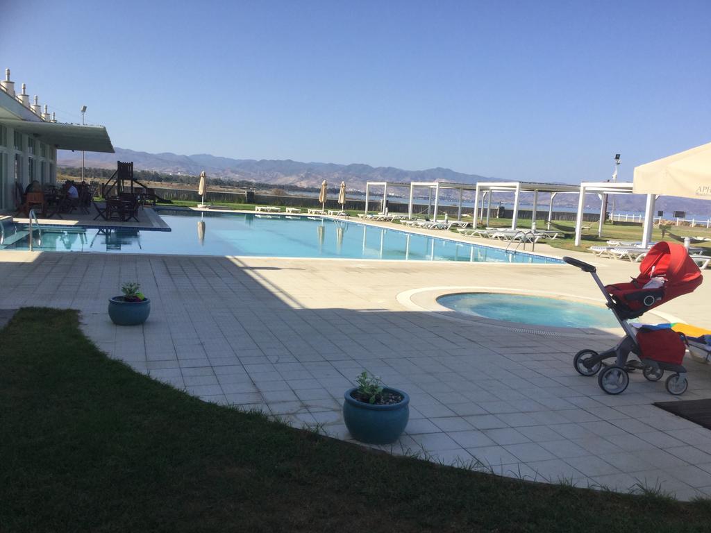 Aphrodite Beachfront Apartment Ghaziveran Buitenkant foto