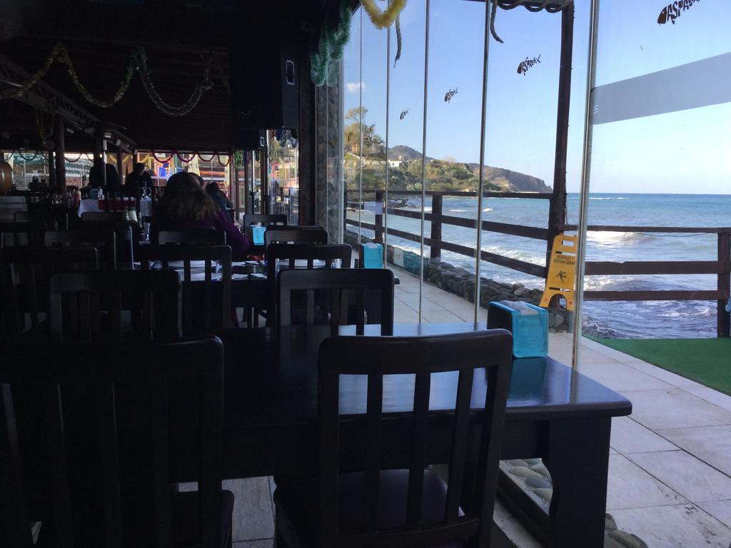 Aphrodite Beachfront Apartment Ghaziveran Buitenkant foto